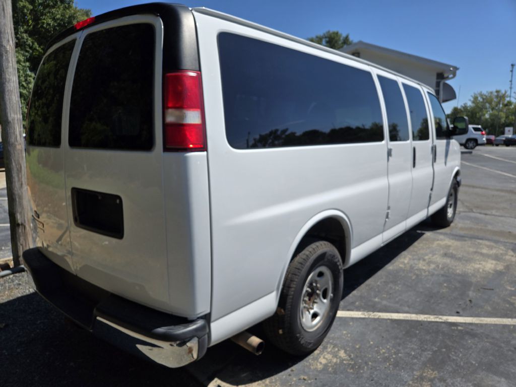 2015 Chevrolet Express Image 6