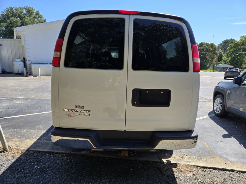 2015 Chevrolet Express Image 7