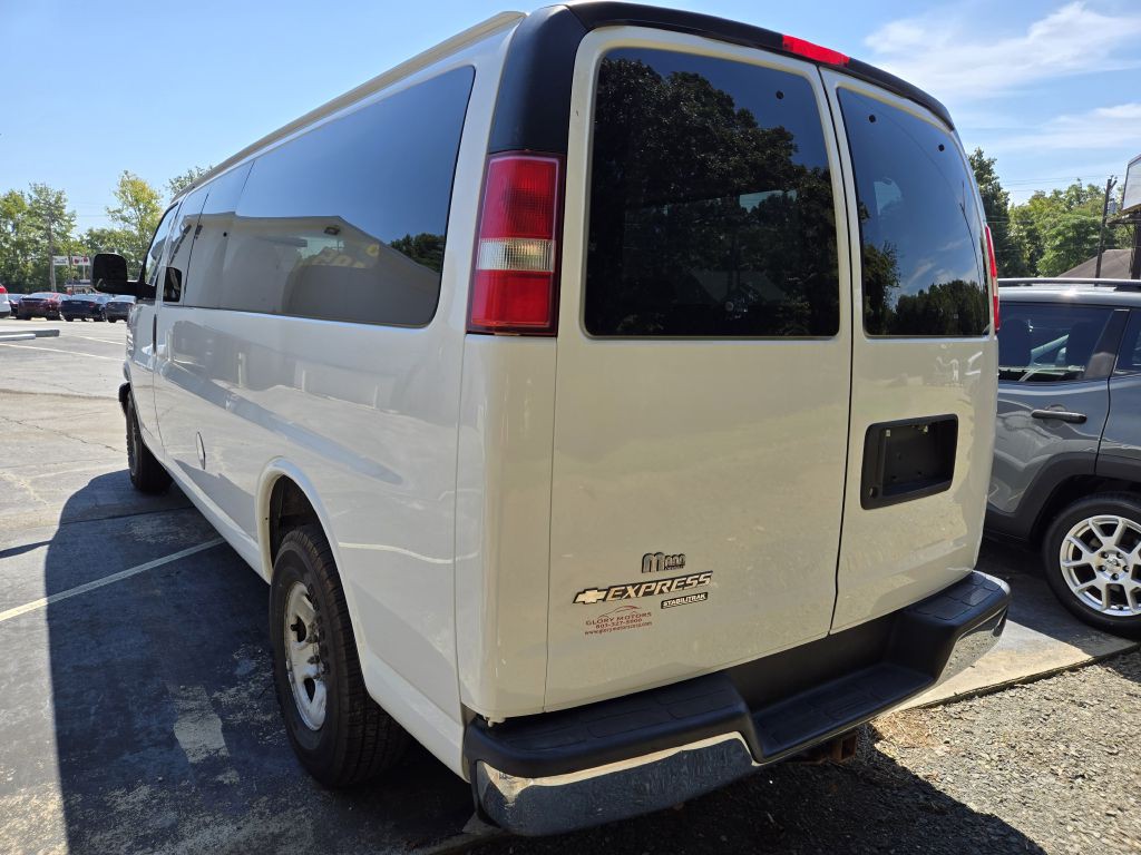 2015 Chevrolet Express Image 9