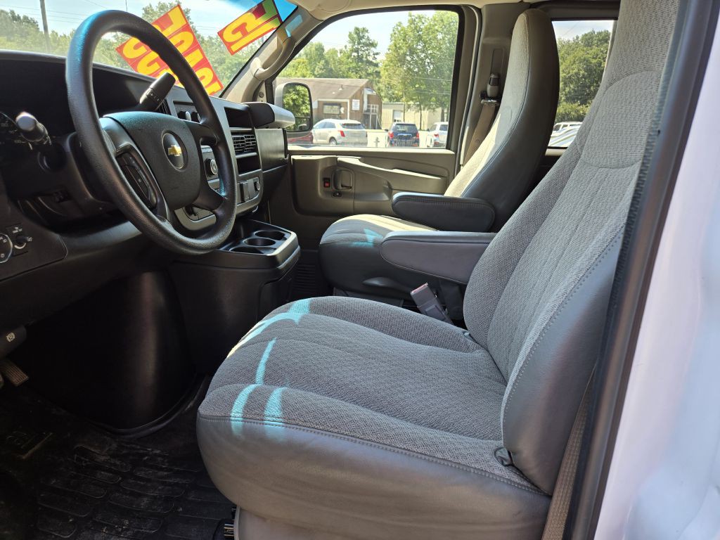 2015 Chevrolet Express Image 10