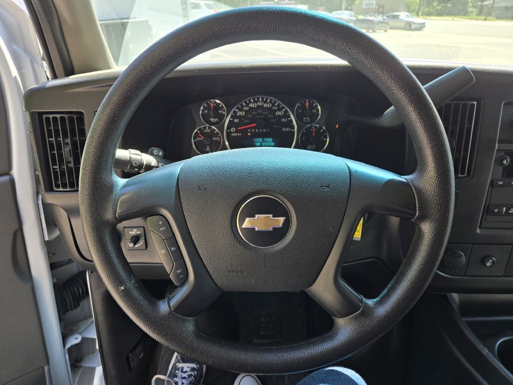 2015 Chevrolet Express Image 11