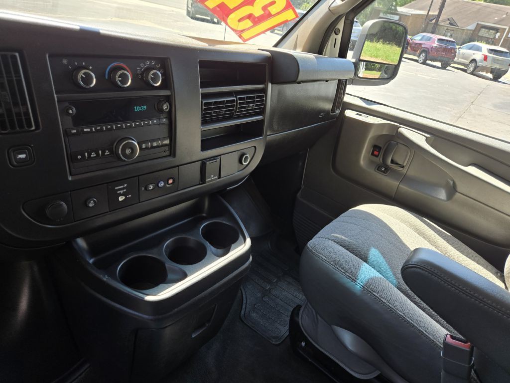 2015 Chevrolet Express Image 13