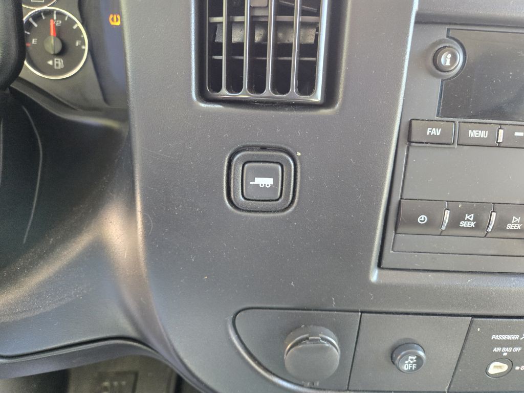 2015 Chevrolet Express Image 14