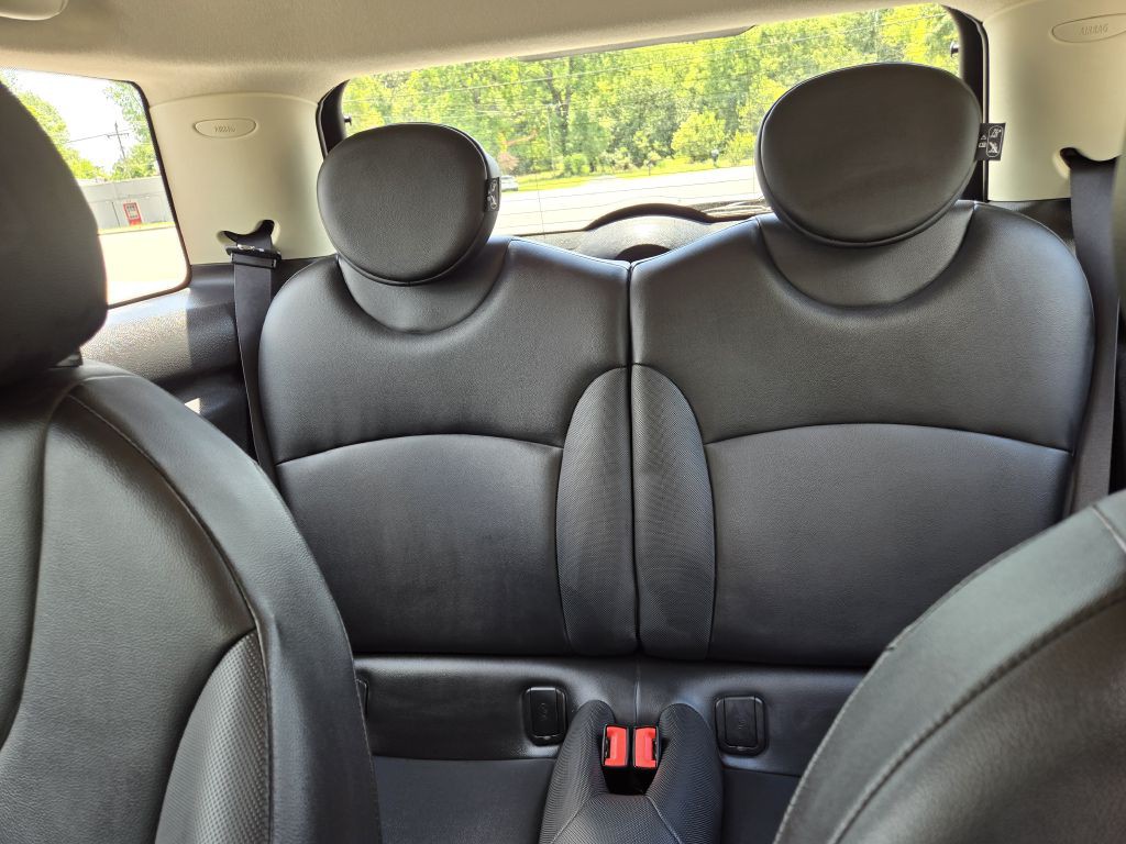 2013 MINI Cooper Image 11