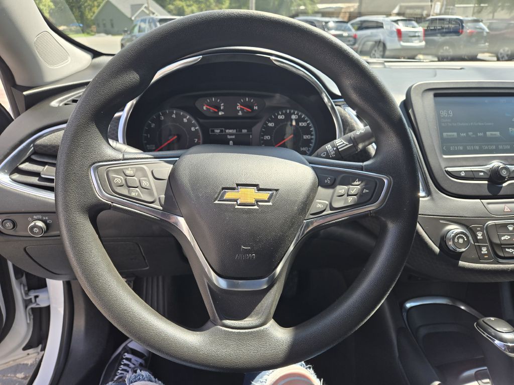 2018 Chevrolet Malibu Image 14