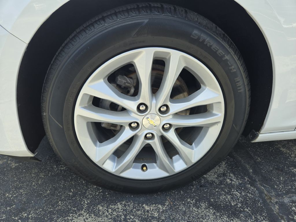 2018 Chevrolet Malibu Image 21