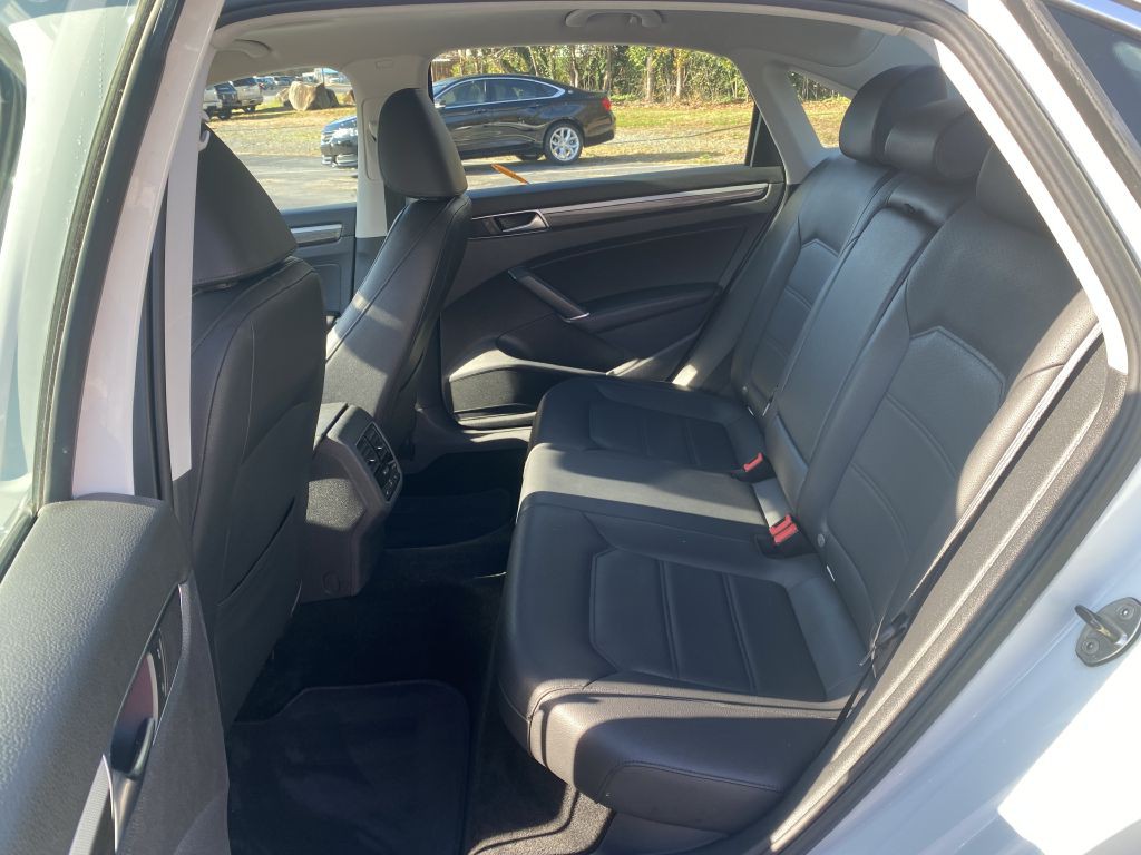 2017 Volkswagen Passat Image 7