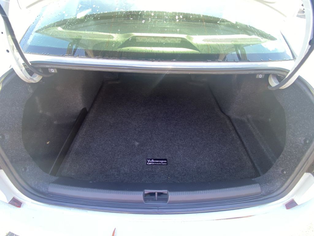 2017 Volkswagen Passat Image 16