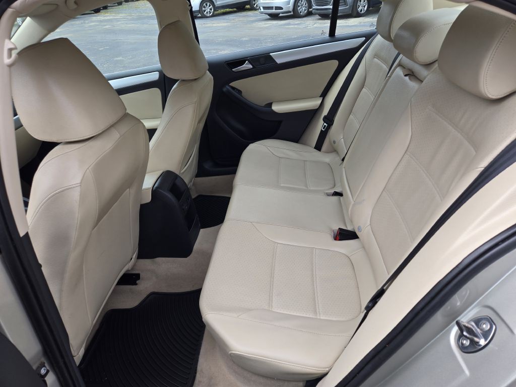 2013 Volkswagen Jetta Image 11