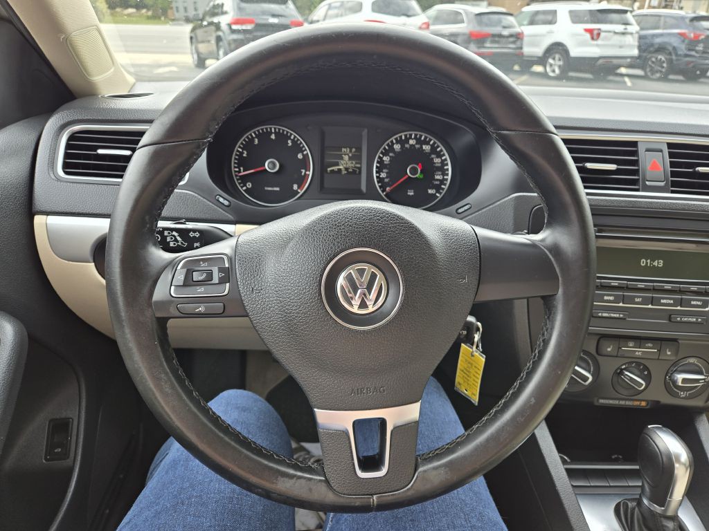 2013 Volkswagen Jetta Image 12