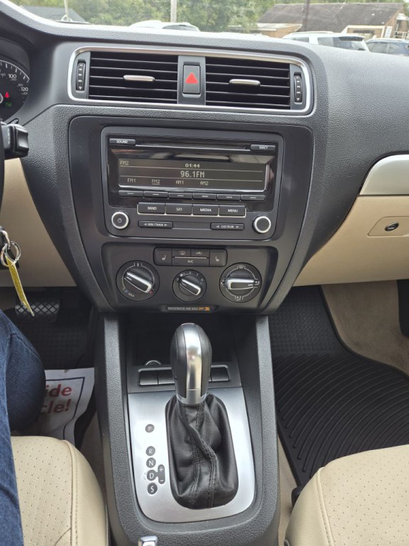 2013 Volkswagen Jetta Image 15