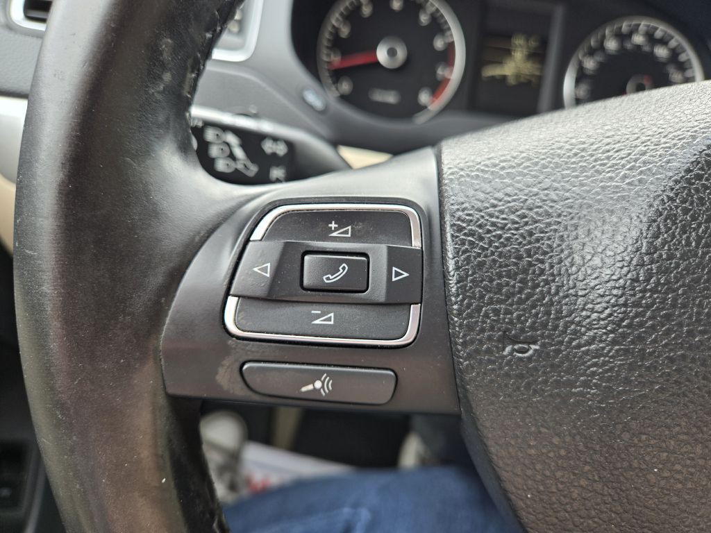 2013 Volkswagen Jetta Image 17