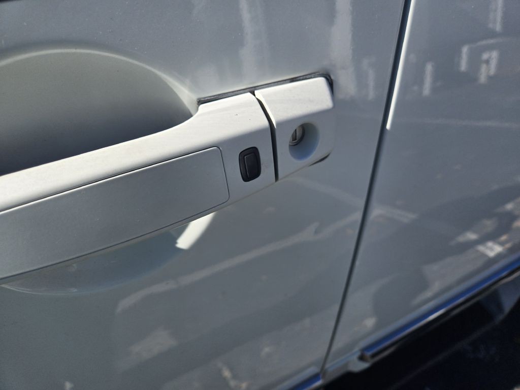 2013 Nissan Armada Image 10