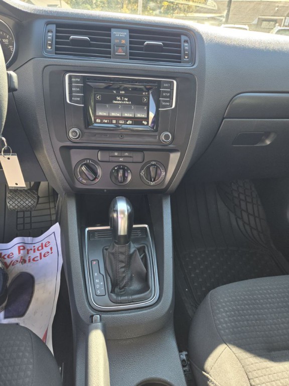 2016 Volkswagen Jetta Image 12