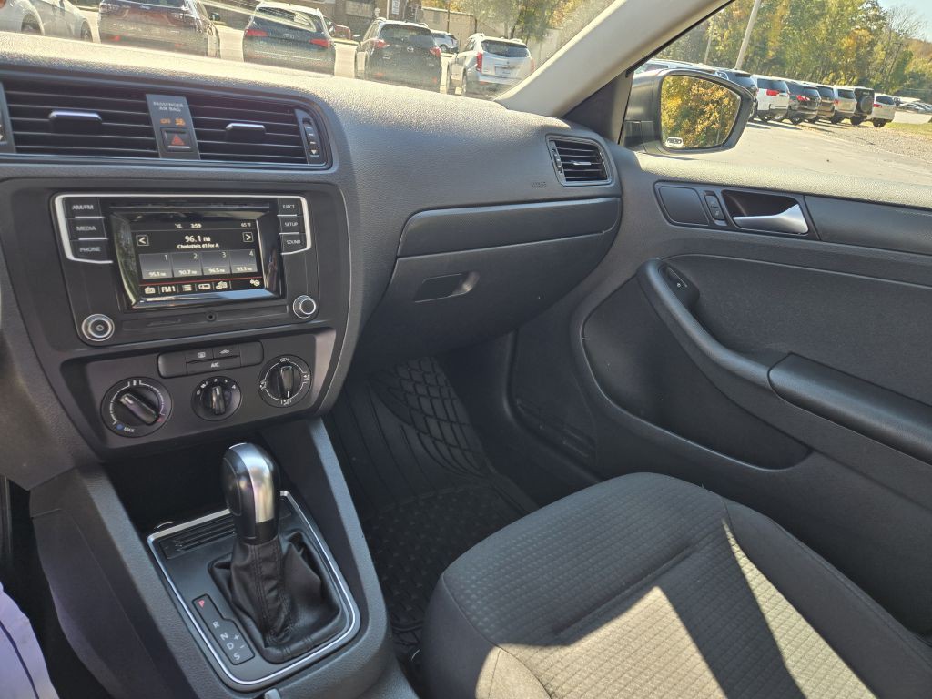 2016 Volkswagen Jetta Image 13