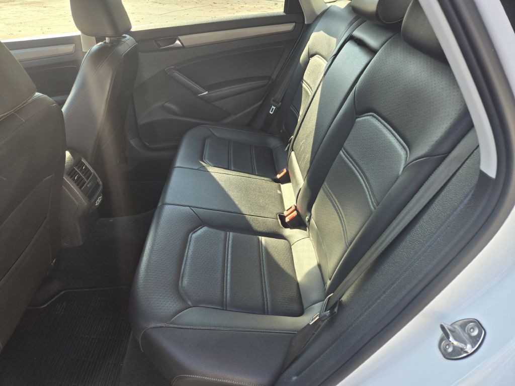 2020 Volkswagen Passat Image 12