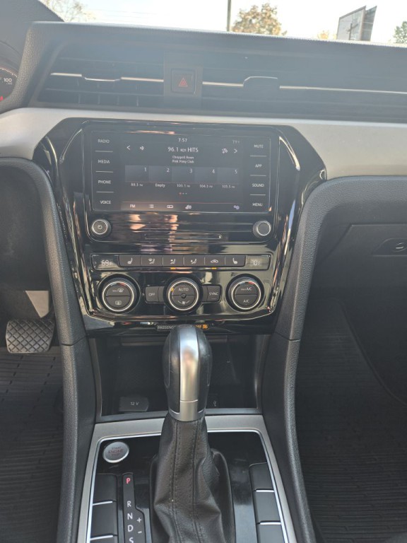 2020 Volkswagen Passat Image 15