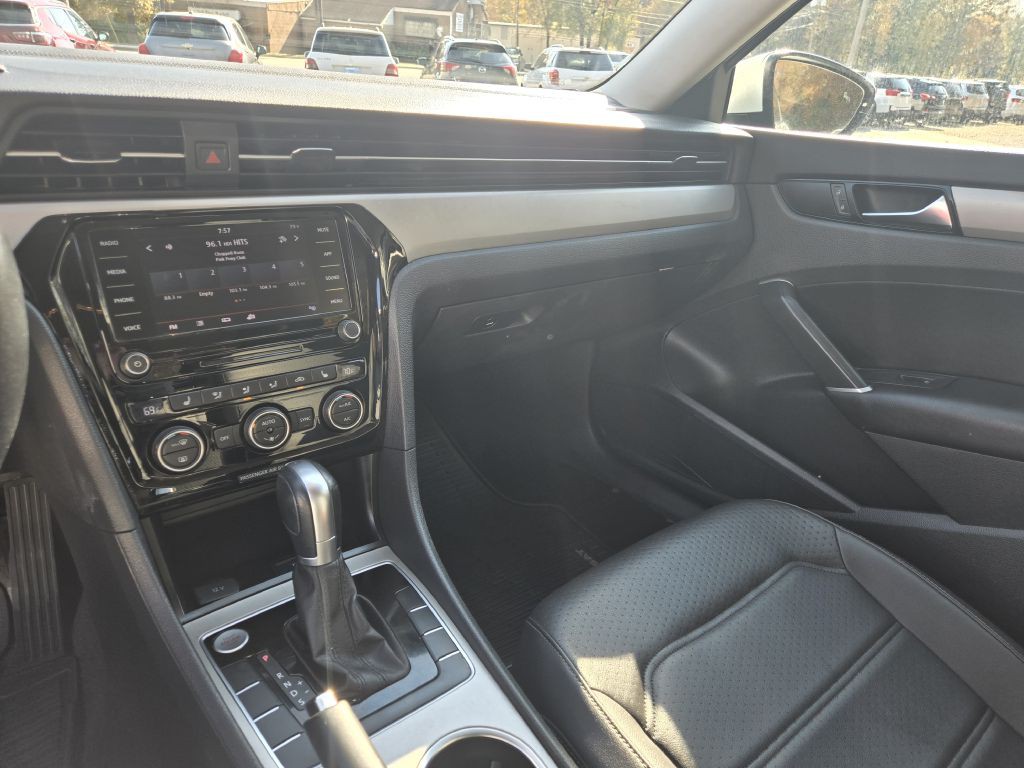 2020 Volkswagen Passat Image 16