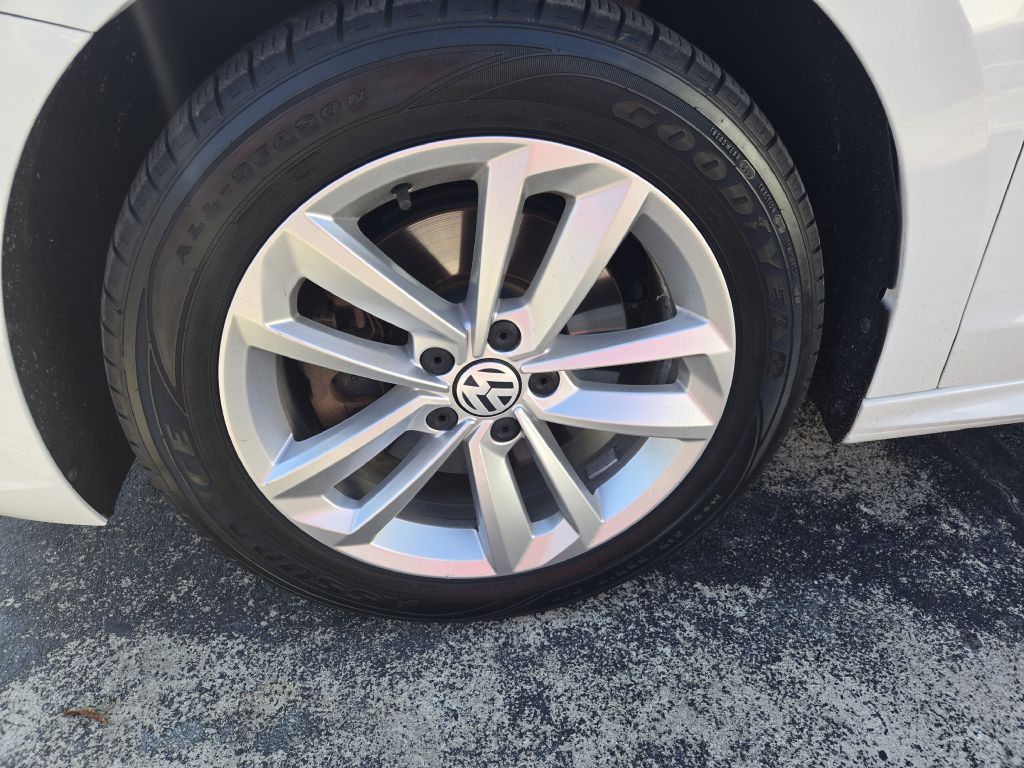 2020 Volkswagen Passat Image 21