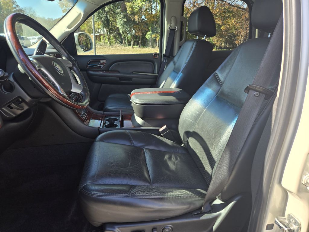 2007 Cadillac Escalade Image 10