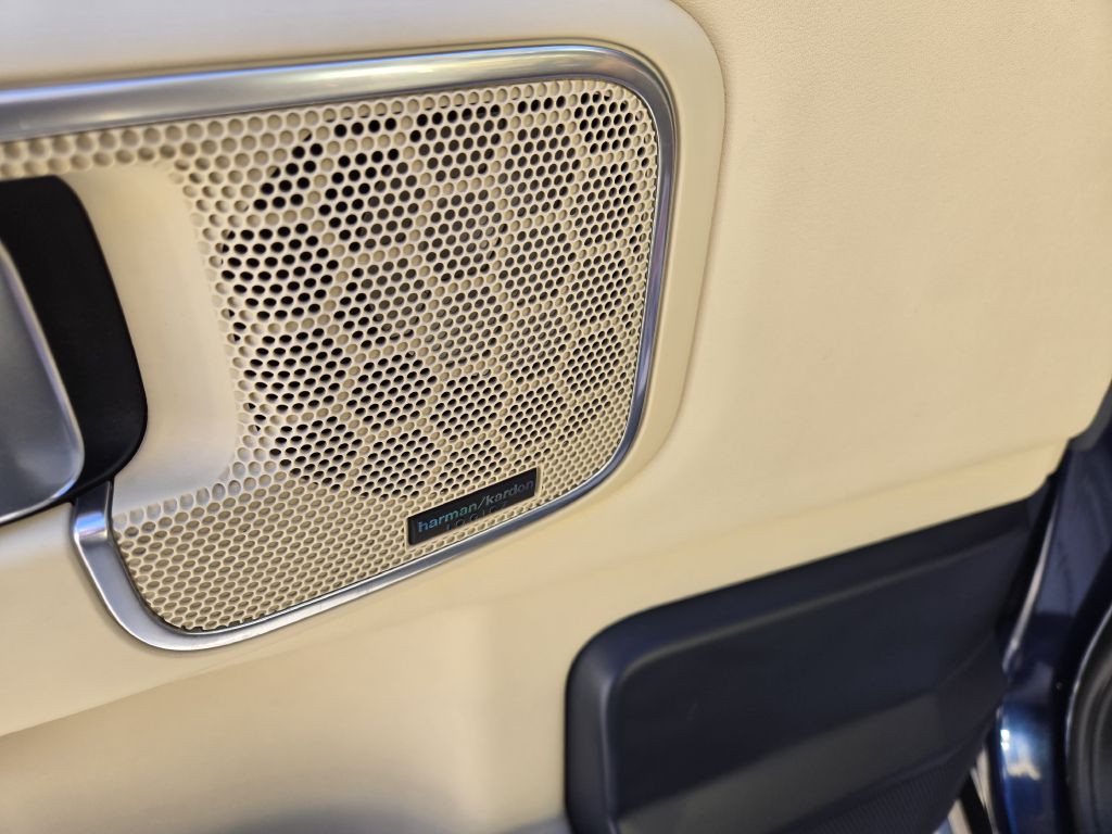 2011 Land Rover Range Rover Image 12