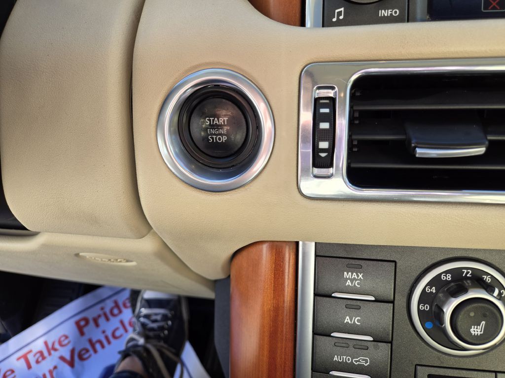 2011 Land Rover Range Rover Image 24