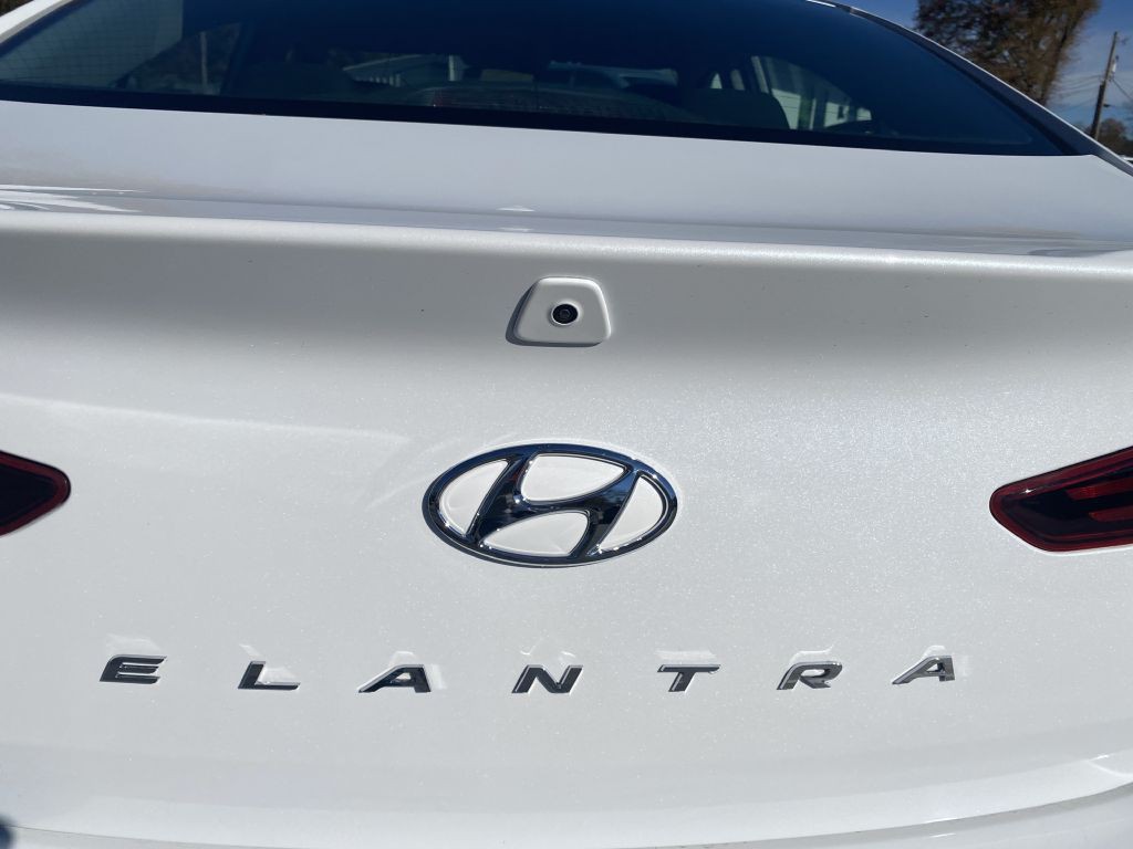 2020 Hyundai Elantra Image 5