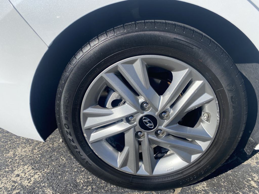 2020 Hyundai Elantra Image 6