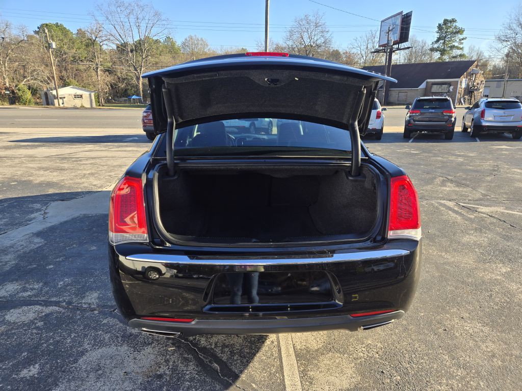 2019 Chrysler 300 Image 8