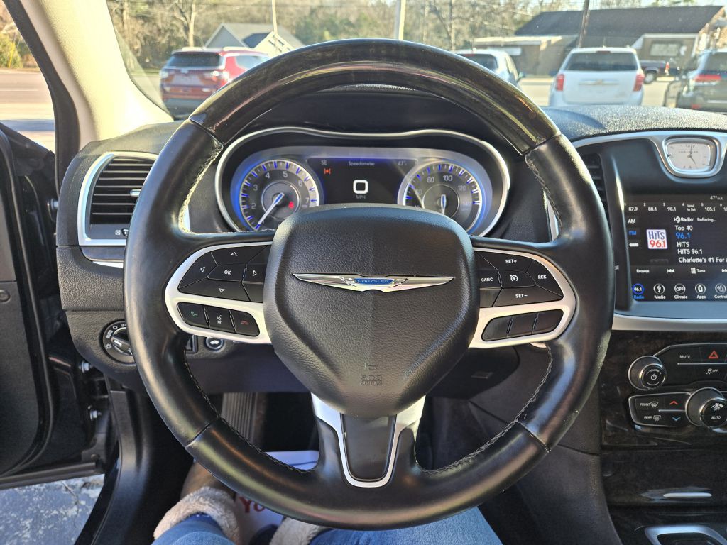 2019 Chrysler 300 Image 12