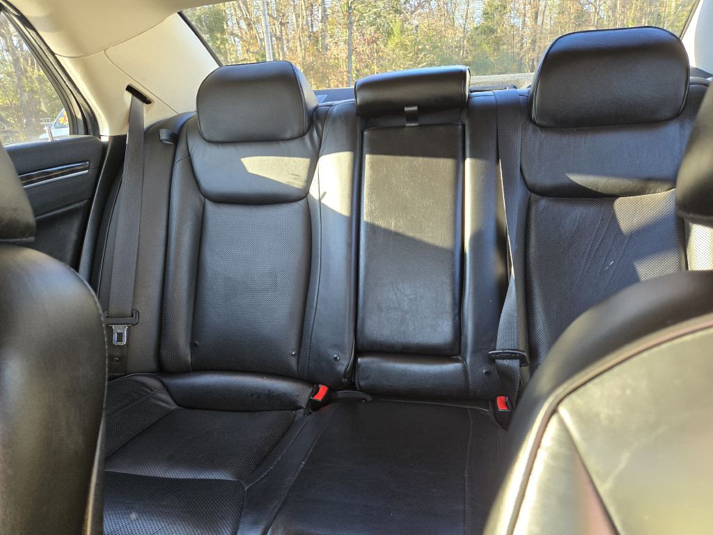 2019 Chrysler 300 Image 13