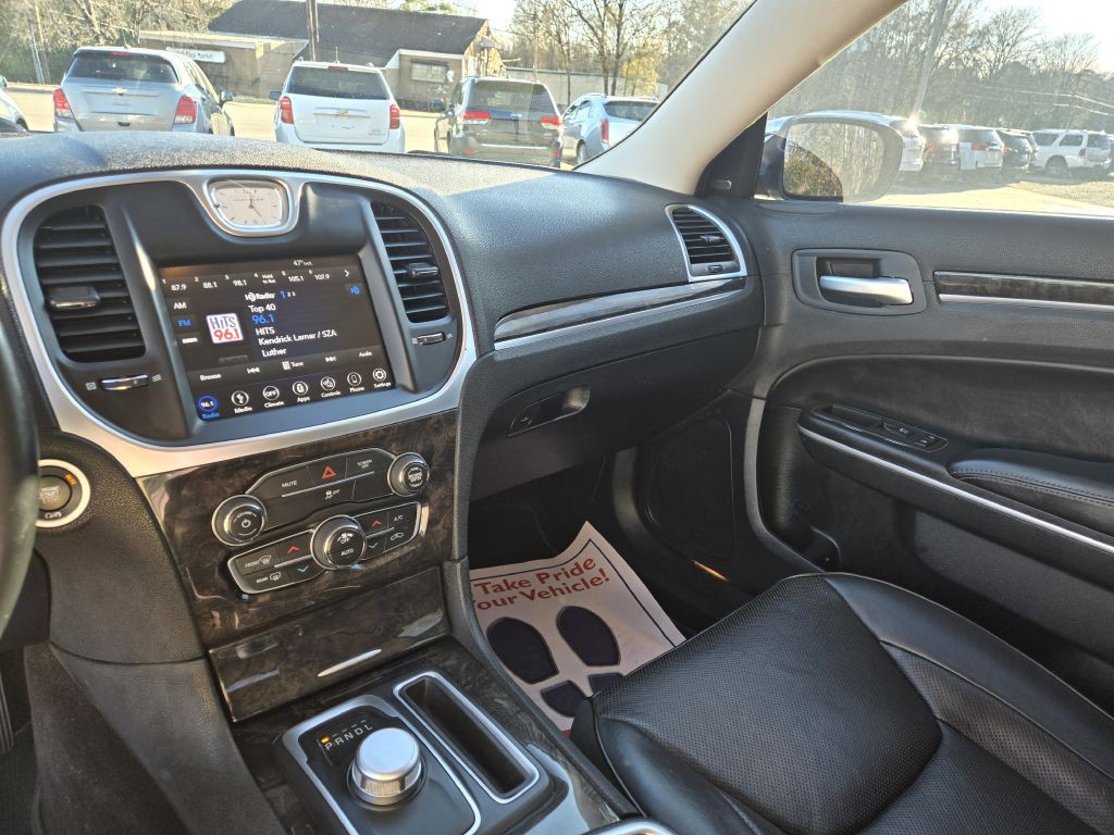 2019 Chrysler 300 Image 15