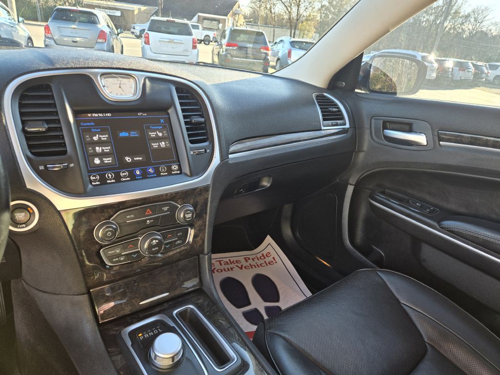 2019 Chrysler 300 Image 19