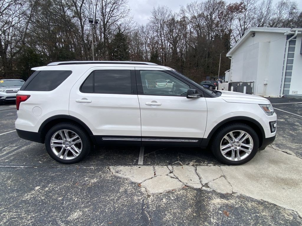 2016 Ford Explorer Image 9