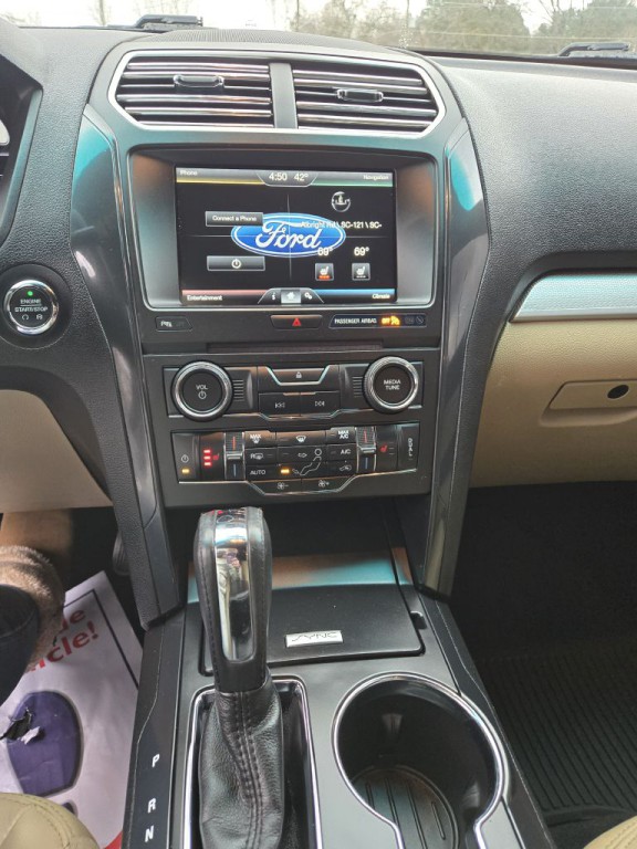2016 Ford Explorer Image 17
