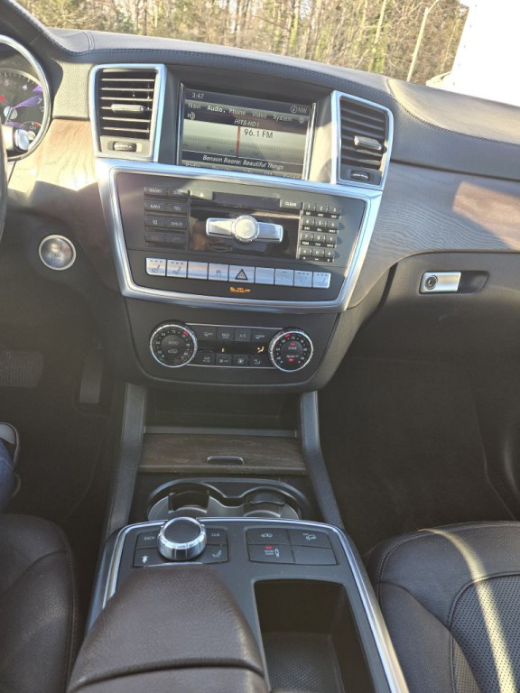 2015 Mercedes-Benz GL-Class Image 24