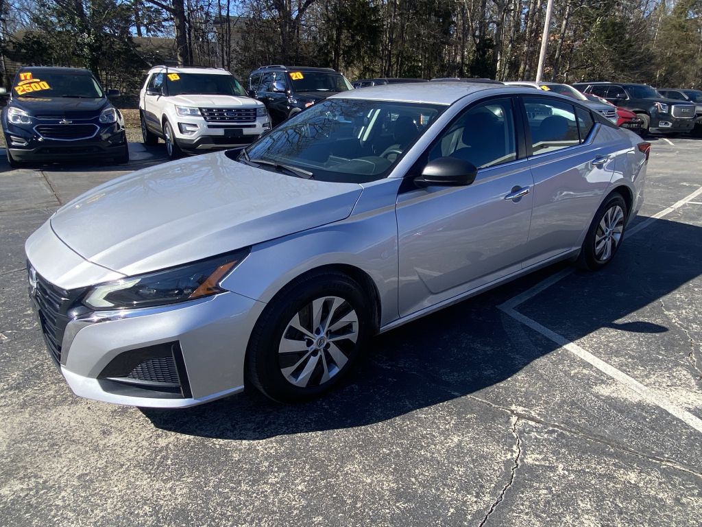 2024 Nissan Altima Image 2