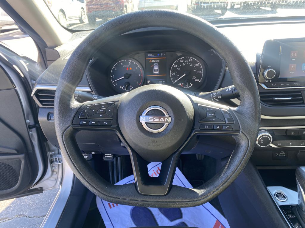 2024 Nissan Altima Image 9