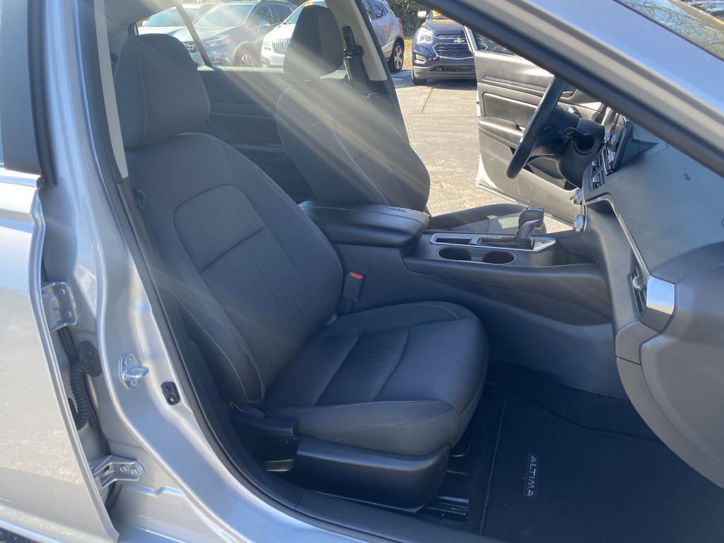 2024 Nissan Altima Image 17