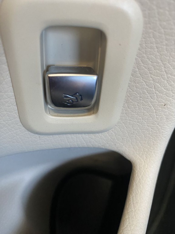 2019 Mercedes-Benz GLC-Class Image 10