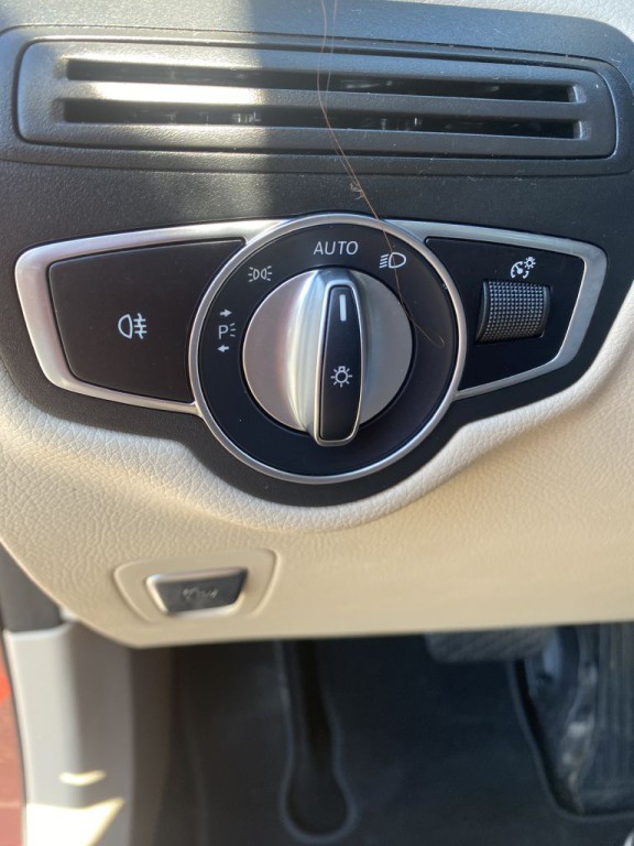 2019 Mercedes-Benz GLC-Class Image 12