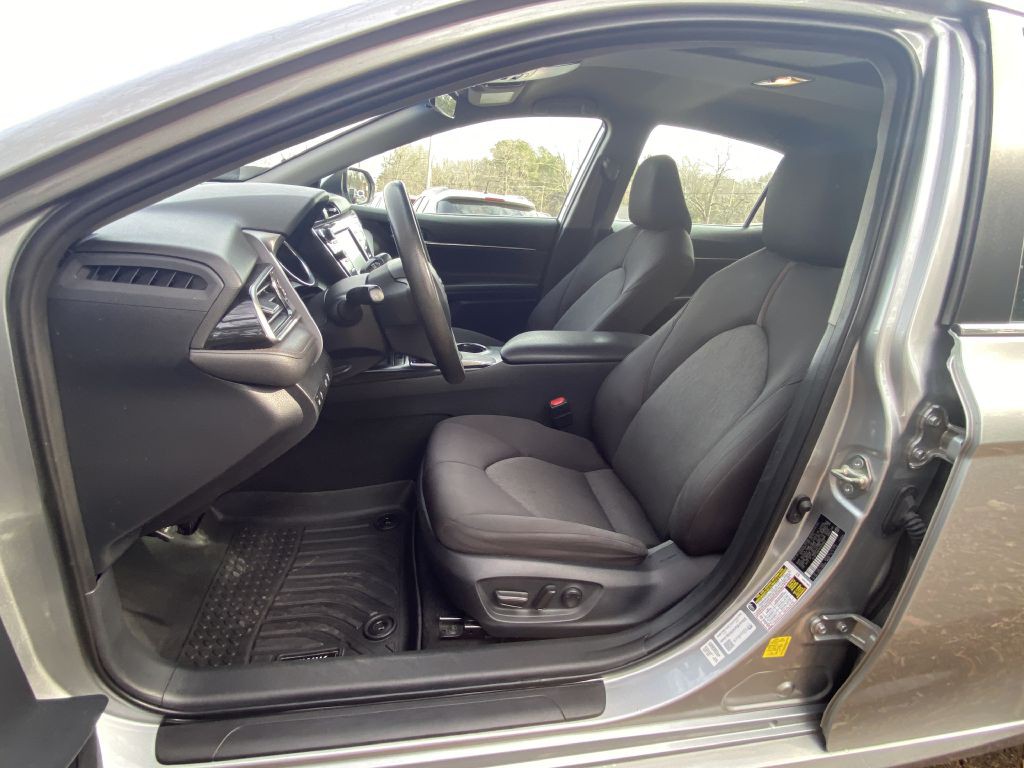 2019 Toyota Camry Image 7