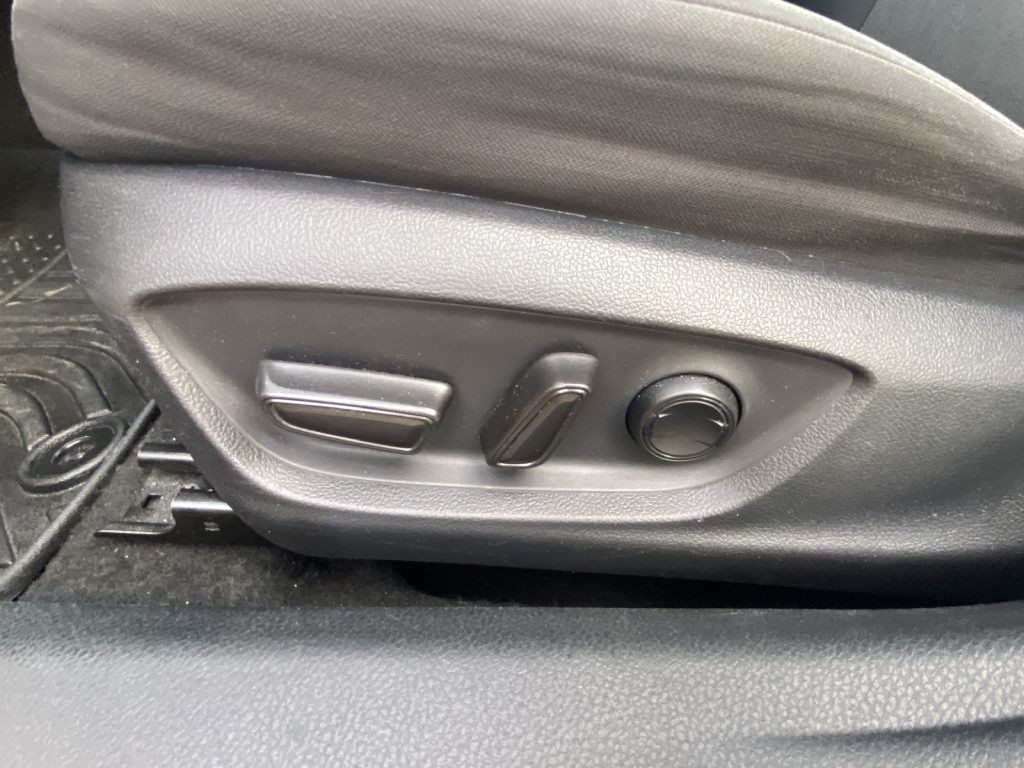 2019 Toyota Camry Image 8