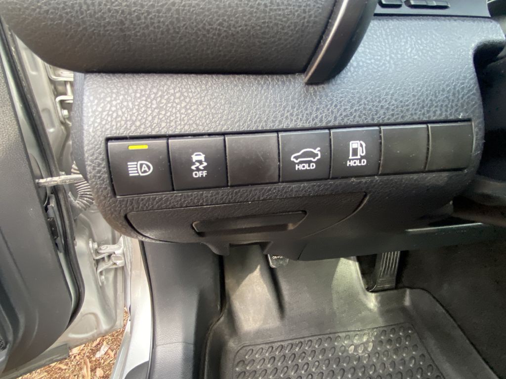 2019 Toyota Camry Image 9