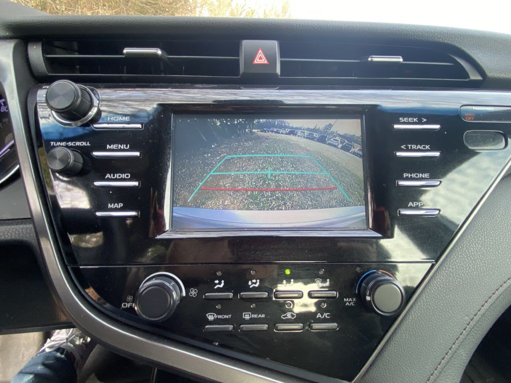 2019 Toyota Camry Image 16