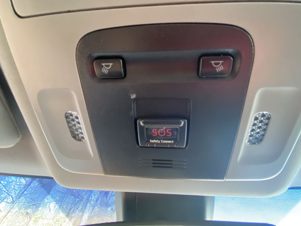 2019 Toyota Camry Image 19