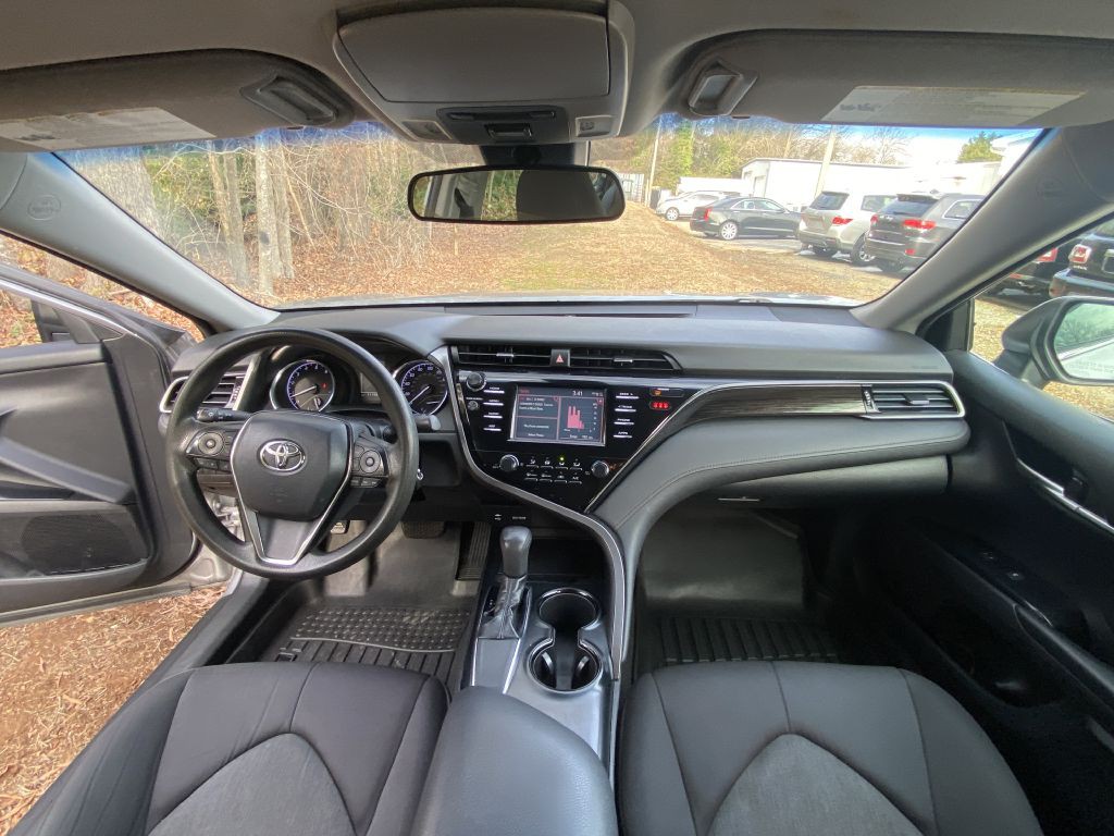 2019 Toyota Camry Image 21