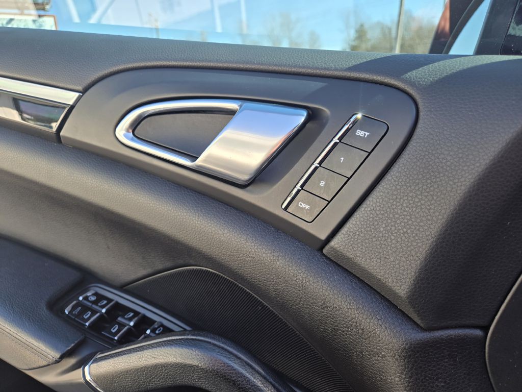 2012 Porsche Cayenne Image 18