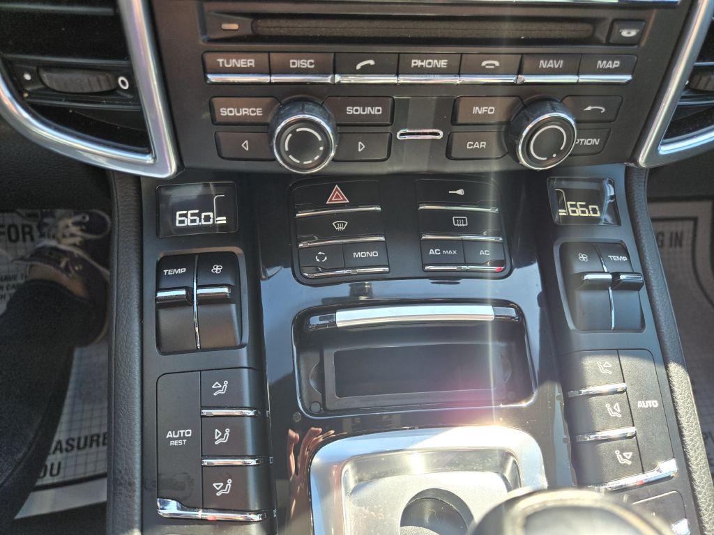 2012 Porsche Cayenne Image 24