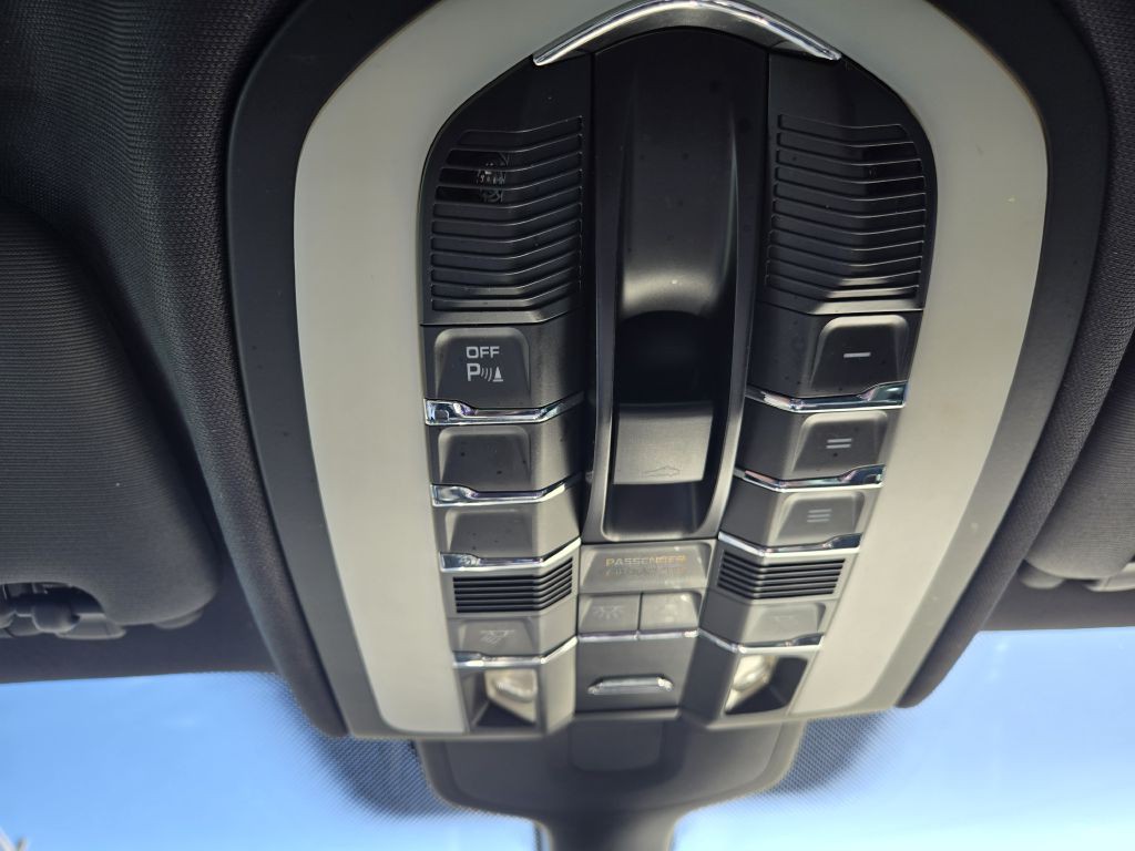 2012 Porsche Cayenne Image 26